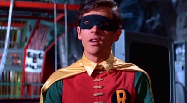 'Batman': Burt Ward (Robin) confiesa que le dieron pastillas para encoger su pene en la serie