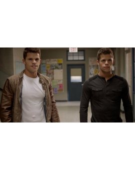 'The Batman': Charlie y Max Carver ('Teen Wolf') podrían unirse como villanos de Robert Pattinson