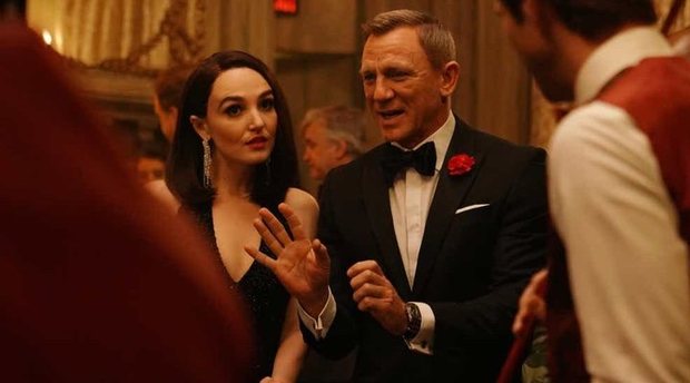 Daniel Craig se ríe del retraso de Sin tiempo para morir y estrena un avance en Saturday Night Live