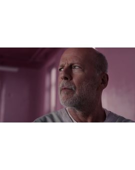 Bruce Willis se estrella en una casa vestido como Doraemon para un anuncio japonés