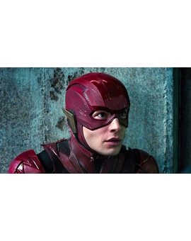 Ezra Miller podría ser despedido de 'The Flash' por el vídeo en el que ataca violentamente a una fan