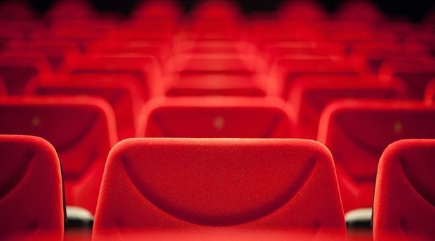 El protocolo sanitario para la vuelta al cine incluye mamparas, reducción de aforo y geles