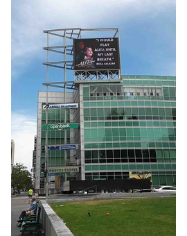 Los fans de 'Alita: Ángel de combate' piden de nuevo una secuela con vallas publicitarias en L. A.