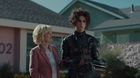 Timothee-chalamet-se-convierte-en-el-hijo-de-eduardo-manostijeras-en-un-spot-junto-a-winona-ryder-c_s