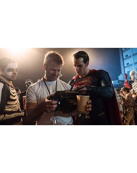Zack Snyder llama a Henry Cavill “nuestro” Superman