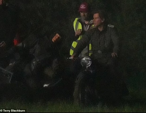 'Indiana Jones 5': Un accidente (real) de moto y el regreso de los nazis en las nuevas imágenes 