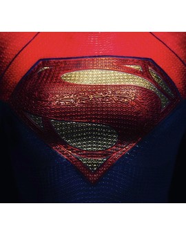 Primer avance del traje de Supergirl en la película The Flash