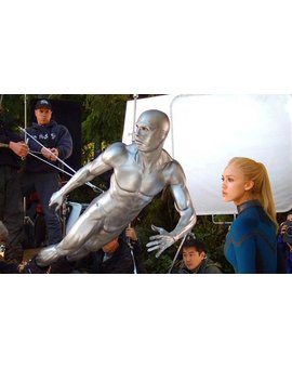 Doug Jones demuestra que su Silver Surfer no era todo digital 