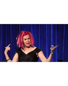 La muerte de sus padres inspiró a Lana Wachowski para volver a 'Matrix'