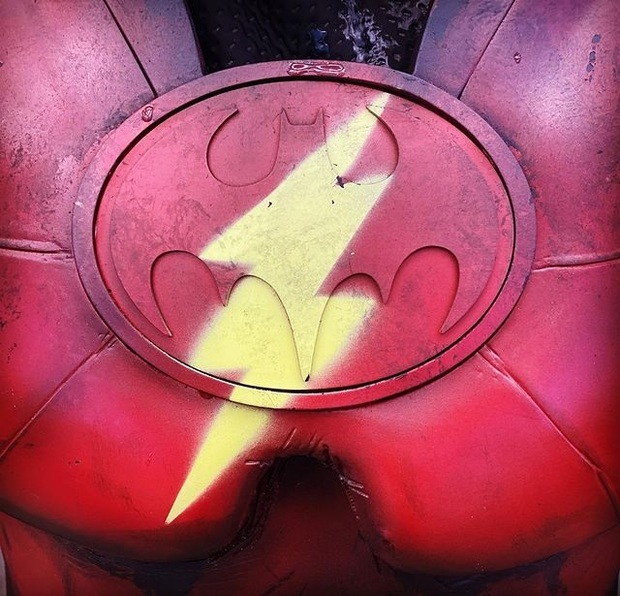 El director de The Flash avanza la fusión de Batman y Flash en la película