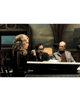Cartel e imagenes de DARK SHADOWS de Tim Burton con Johnny Depp