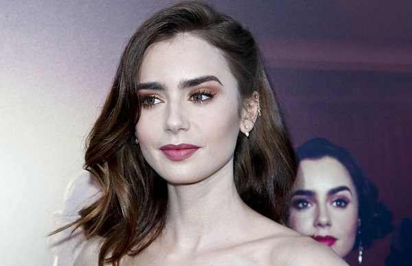 Lilly Collins se une a Nicholas Hoult en el biopic de J.R.R. Tolkien