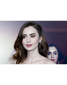 Lilly Collins se une a Nicholas Hoult en el biopic de J.R.R. Tolkien
