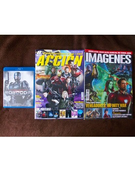 2 revistas y ROBOCOP
