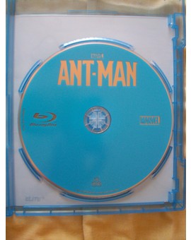 existe ANT-MAN con el disco en letra blanca??