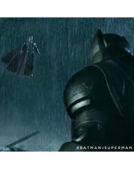 Nueva imagen promocional de Batman v Superman: El Amanecer de la Justicia y otro tema de la banda sonora lanzado al completo