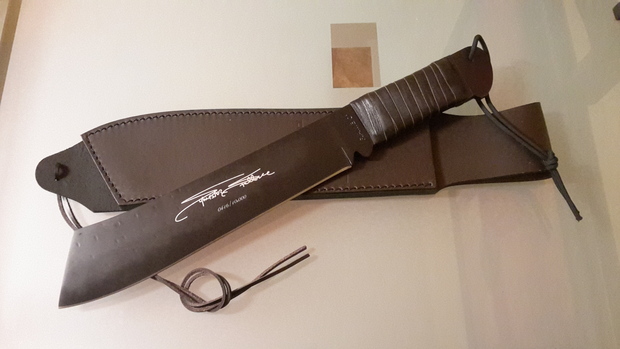 Auto regalo de reyes.  Réplica oficial machete Rambo IV signature edition.  