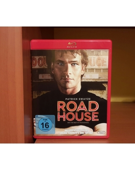 A quien le interese ROAD HOUSE (de profesión duro) edición alemana con castellano