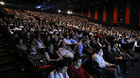 10-cosas-que-no-hay-que-hacer-en-una-sala-de-cine-c_s