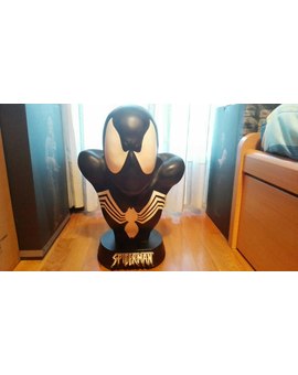 Mi nuevo (y enorme) busto de Spider-Man
