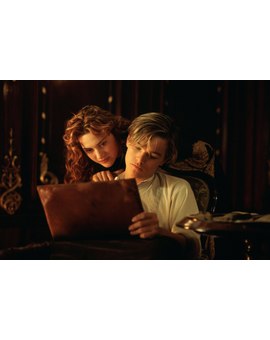 GIF de Dicaprio dibujando en TITANIC (buenísimo)