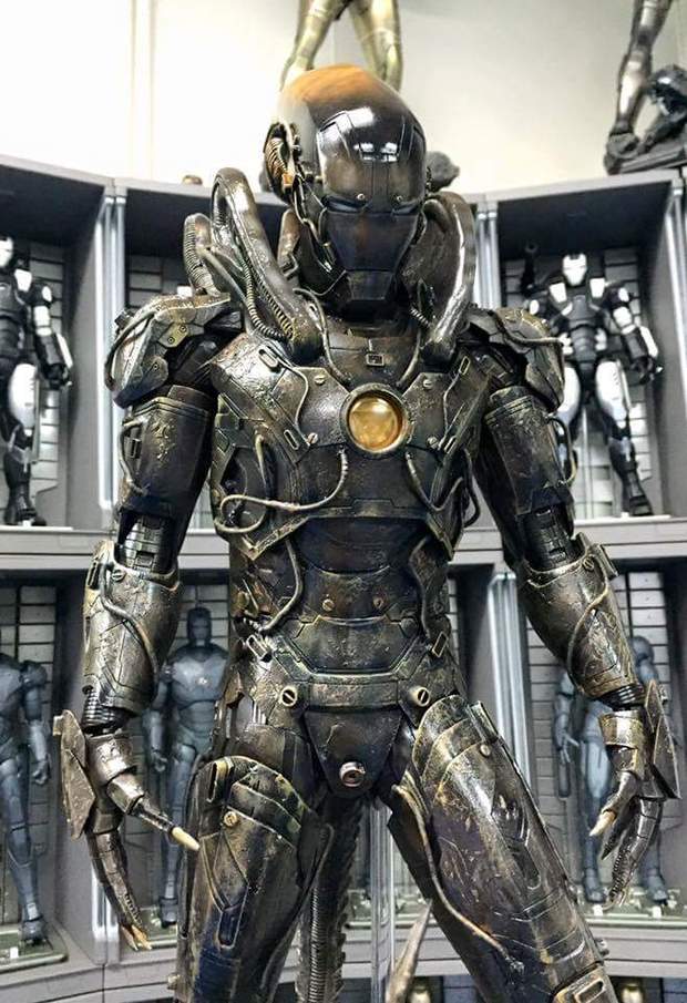 Imágenes del Crossover de IRON MAN y ALIEN de Hot Toys. 