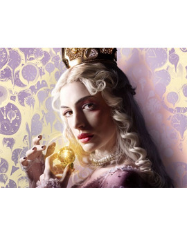 Hanne Hathaway. Ahora en ALICIA A TRAVÉS DEL ESPEJO, Qué Películas os Gustan más de Ella?. 