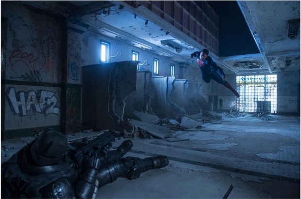 Nueva Imagen del Nuevo Metraje: SUPERMAN Alza el Vuelo para Machacar a BATMAN. 