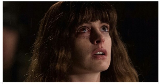Primer Vistazo a ANNE HATAWAY en COLOSSAL de NACHO VIGALONDO. 