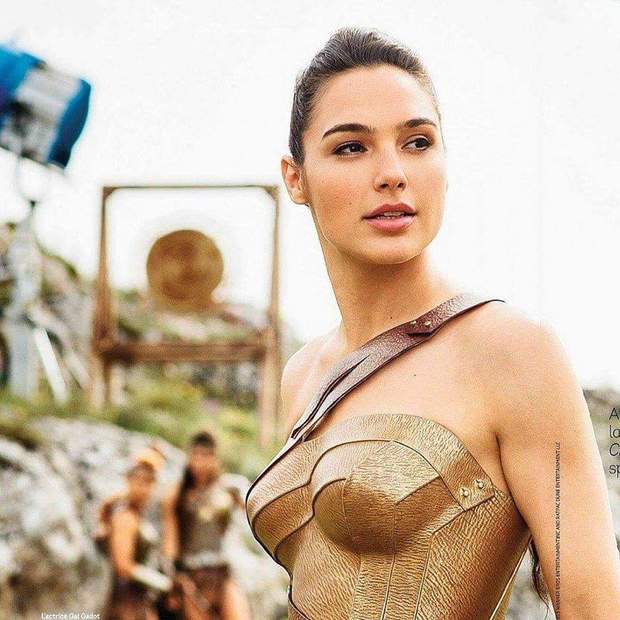 Nueva Imagen de GAL GADOT en WONDER WOMAN con su Clásico Traje de Diana Prince, Versión Themyscira. 