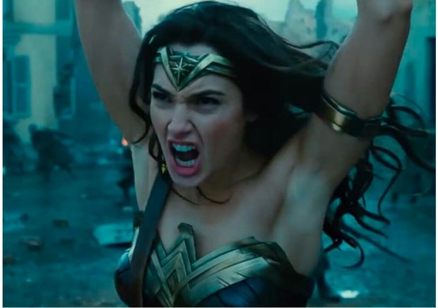 Polémica Feminista en el Último Trailer de WONDER WOMAN por las Axilas de GAL GADOT. 