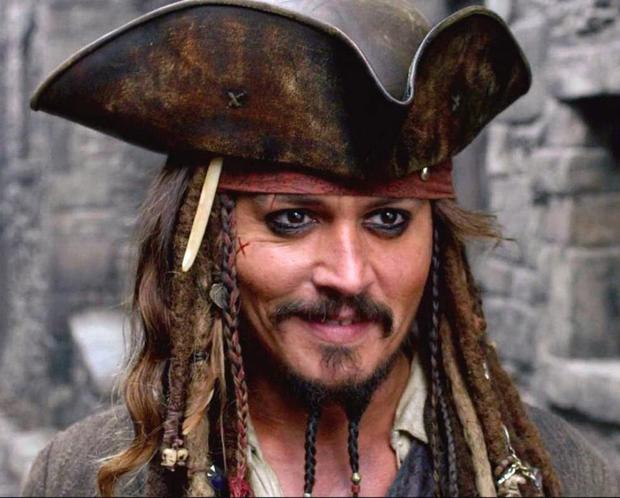 Johnny Depp No se aprende sus Guiones,"Rueda las Películas con Pinganillo". 