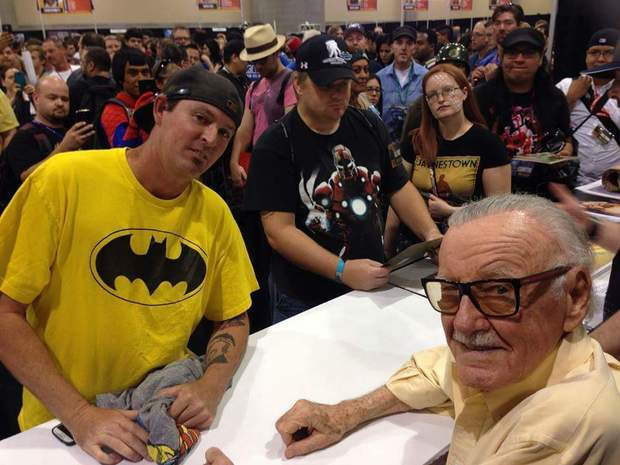 Imagen: (Qué Estará Pensando "STAN LEE"?). 
