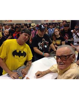 Imagen: (Qué Estará Pensando "STAN LEE"?). 