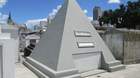 Imagen-nicolas-cage-se-ha-construido-una-tumba-en-forma-de-piramide-de-3-metros-en-nueva-orleans-que-pensais-c_s