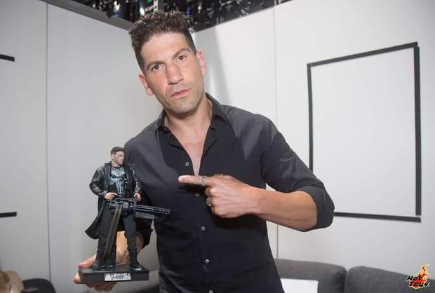 Imagen: (THE PUNISHER) de Hot Toys. "Qué Estará Pensando?". 