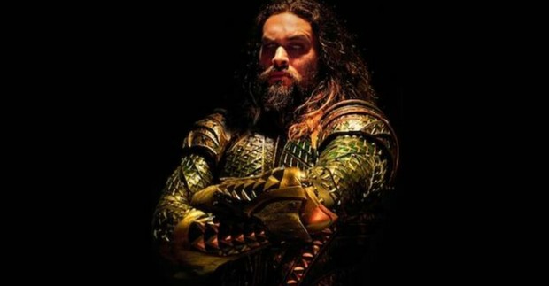 Jason Momoa: (Quédate a ver la Escena Postcréditos de LA LIGA DE LA JUSTICIA). 