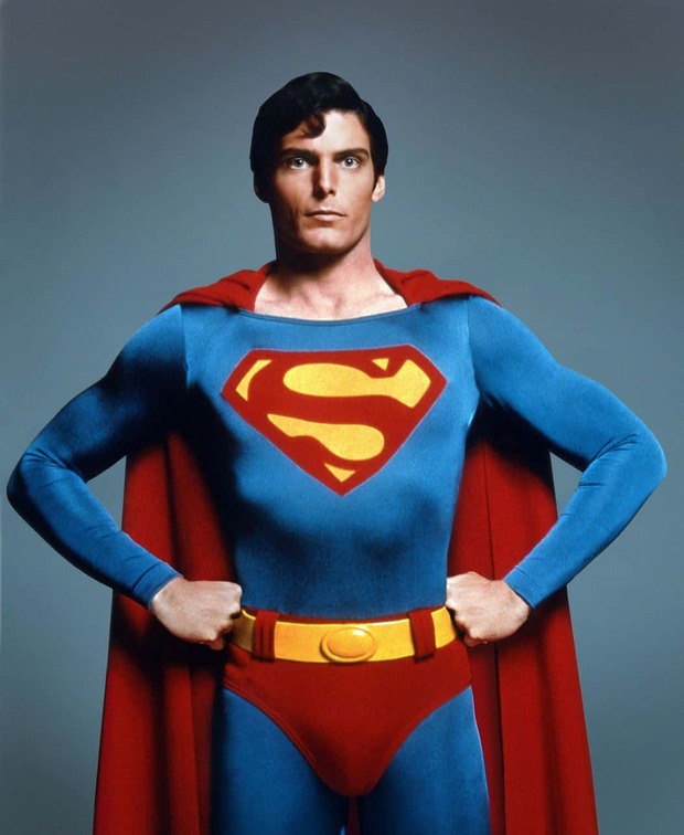 El inicio de la Película de SUPERMAN. (A quién no se le pone los pelos de punta?). 