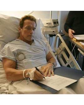 Imagen: (Arnold "ha Vuelto" Después de la Operación a Corazón Abierto. 