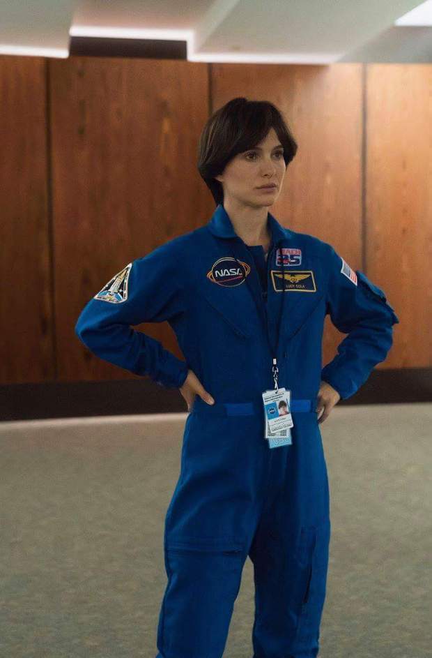Primera Imagen de "Natalie Portman" en (PALE BLUE DOTE). 
