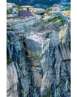 Imagen: Así fue de Espectacular la Premier de (MISSION IMPOSSIBLE - FALLOUT) en el Acantilado Preikestolen de Noruega. 