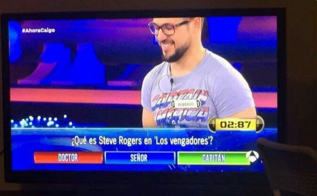 Imagen: Un tío con la Camiseta de (CAPITÁN AMÉRICA) Falla ésto. 
