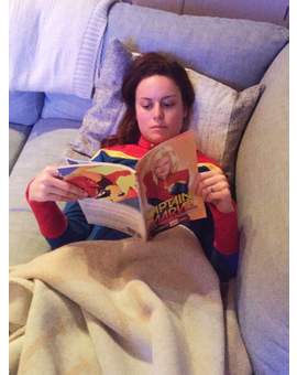 Imagen: (CAPTAIN MARVEL vs CAPTAIN MARVEL). 