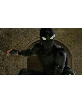 Peter Parker se Vuelve Oscuro en la Primera Imagen de (SPIDERMAN - LEJOS DE CASA). 