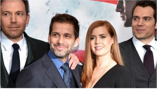 "Zack Snyder" Todavía sigue en el Universo DC. 