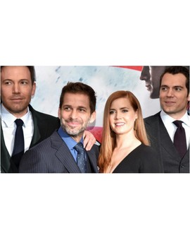 "Zack Snyder" Todavía sigue en el Universo DC. 