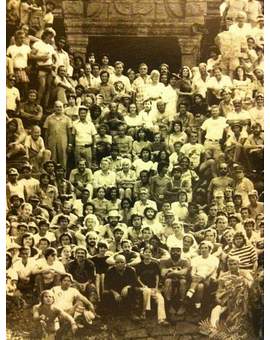 Imagen: Foto de Familia en el Rodaje de (APOCALYPSE NOW). 