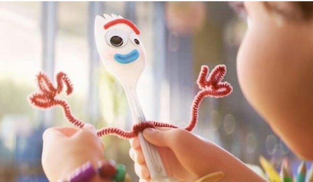 DISNEY Retira los Juguetes de "FORKY" Por Peligrosos para los Niños. 
