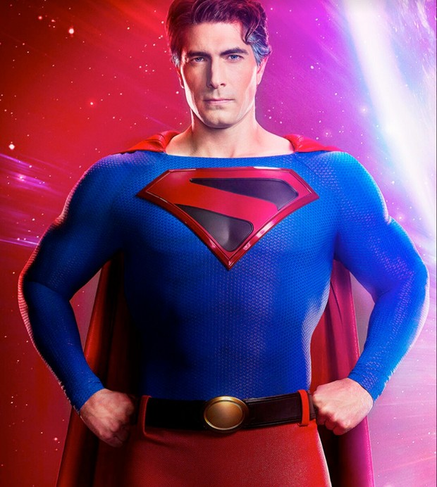 Así Luce "Brandon Routh" como el Superman de (Crisis en Tierras Infinitas). 