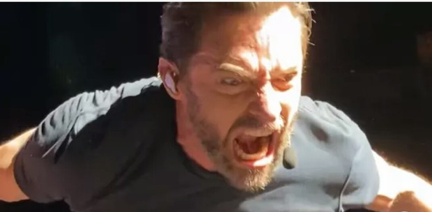 "Hugh Jackman" Vuelve a ser (Lobezno) para un Fan. 